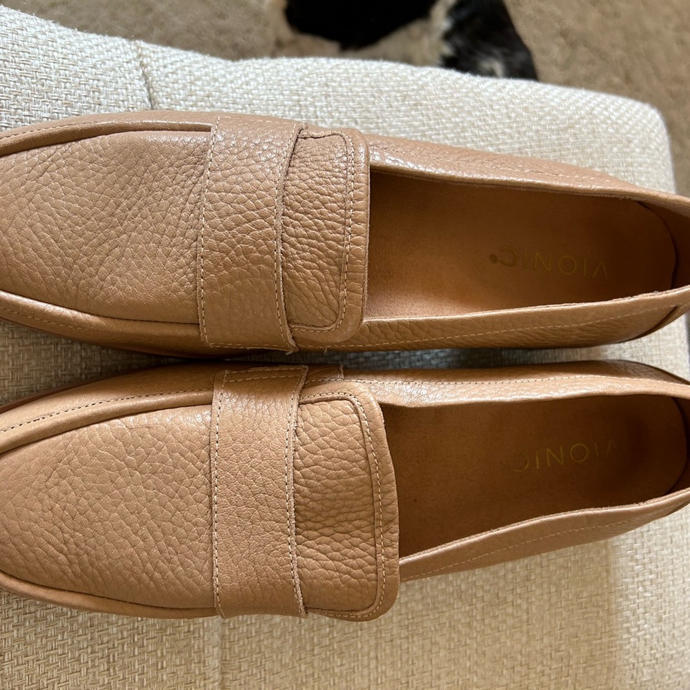 Women’s 8 Vionic Tan Leather Loafers - Picture 3 of 4